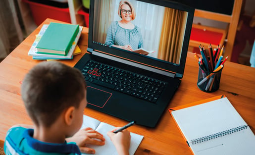 ENSEIGNER À DISTANCE REQUIERT UNE ÉQUIPE DE QUALITÉ