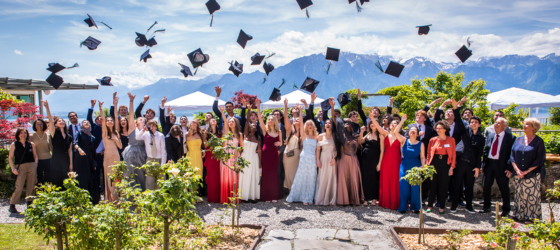 lancer de chapeaux de diplômés promotion 2025